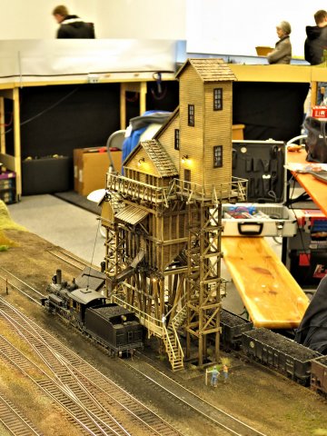 Ein wichtiger Bestandteil des Eisenbahnmuseums, dieser historische Kohleturm. Noch ist daran einiges zu tun, aber demnächst sollen die Lokomotiven des Museums hier bekohlt werden.